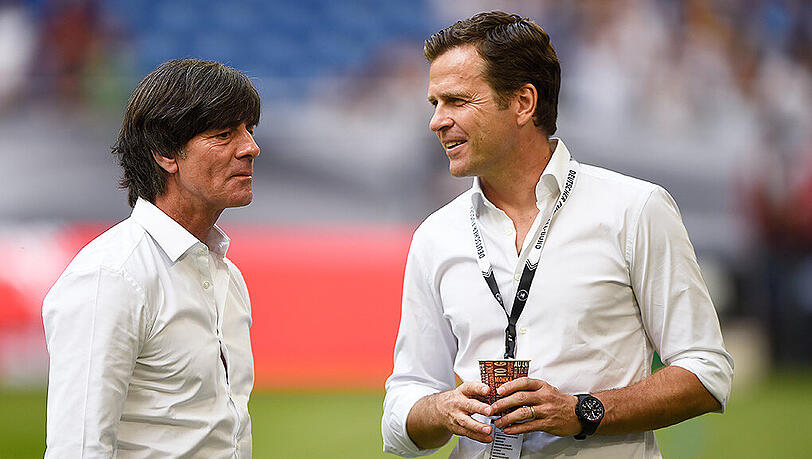 Joachim Löw (links) hatte seinen Vertrag im März 2015 bis zur WM 2018 in Russland verlängert. Rechts Teammanager Oliver Bierhoff. Joachim Löw (links) hatte seinen Vertrag im März 2015 bis zur WM 2018 in Russland verlängert. Rechts Teammanager Oliver Bierhoff.