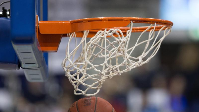 Ein Basketball geht in den Korb. Foto: Lukas Schulze/dpa/Symbolbild Ein Basketball geht in den Korb. Foto: Lukas Schulze/dpa/Symbolbild