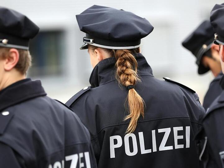 Polizeibeamte in Uniform. Foto: Christian Charisius/Archiv