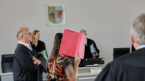 Die Angeklagte sagt im Prozess im Fall Fabian vor Gericht aus.