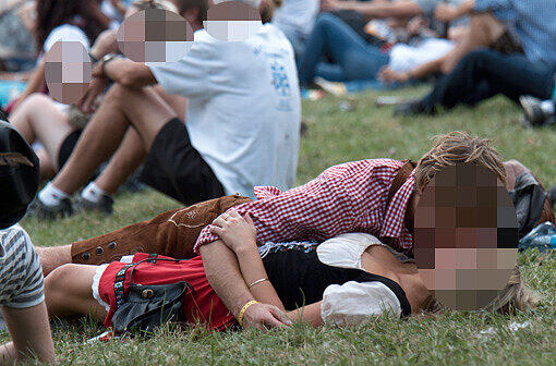Wenn auf der Theresienwiese die Lichter ausgehen, geht die Fete für viele Wiesngäste erst richtig los! Was dabei passieren kann, hat die AZ in den absurdesten, skurrilsten und witzigsten Bilder für Sie zusammengestellt.