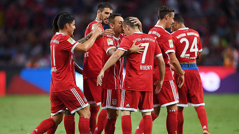 Lasst euch drücken! Die "neuen" Bayern bejubeln das 1:0-Führungstor im Spiel gegen Chelsea.