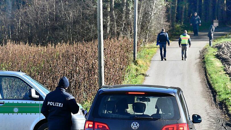 In einem Waldstück zwischen Kienberg und Schnaitsee sollen menschliche Leichenteile gefunden worden sein. Die Polizei ermittelt. Die Bilder.