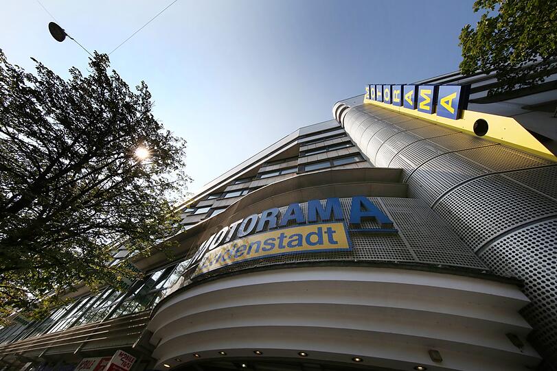 Eine Schönheit ist das Motorama nicht unbedingt, aber wuchtig allemal.