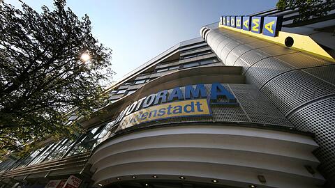 Eine Schönheit ist das Motorama nicht unbedingt, aber wuchtig allemal.