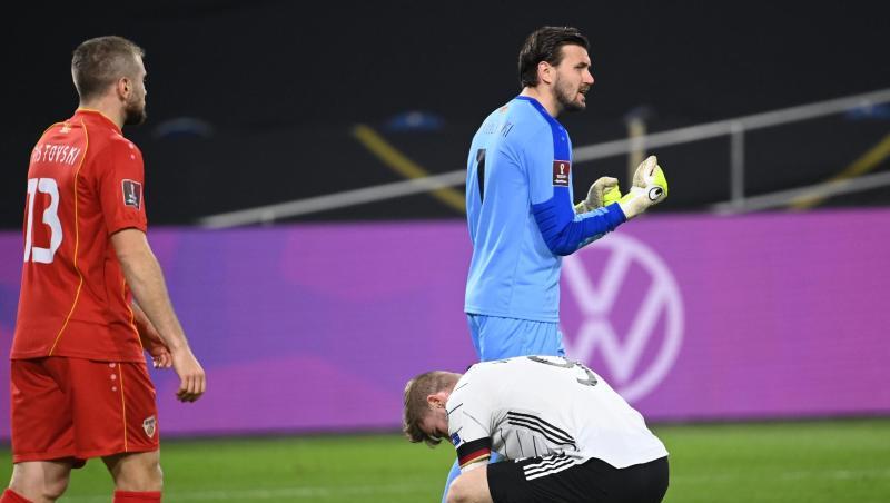 Timo Werner (M) hadert mit einer vergebenen Chance.