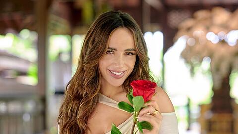 Jennifer Saro ist die Bachelorette 2023.