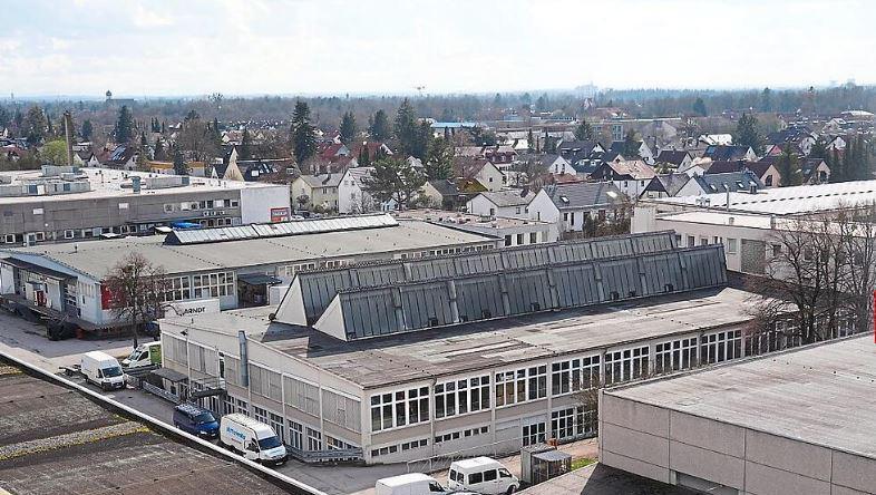 Das Kirschgelände mit seinen Lagerhallen zwischen den Einfamilienhäusern von Allach und Untermenzing – hier entsteht jetzt das neue Viertel. Das Kirschgelände mit seinen Lagerhallen zwischen den Einfamilienhäusern von Allach und Untermenzing – hier entsteht jetzt das neue Viertel.