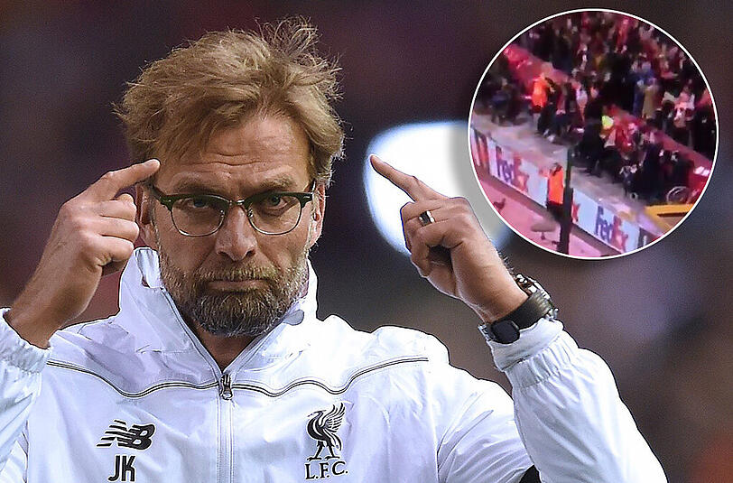 Das Liverpooler Wunder: Nicht nur die Begleiter der Rollstuhlfahrer sprangen auf.
