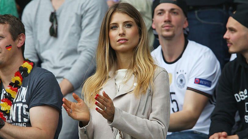 Cathy Hummels ist die Ehefrau von Mats Hummels und das Paar erwartet das erste gemeinsame Kind.