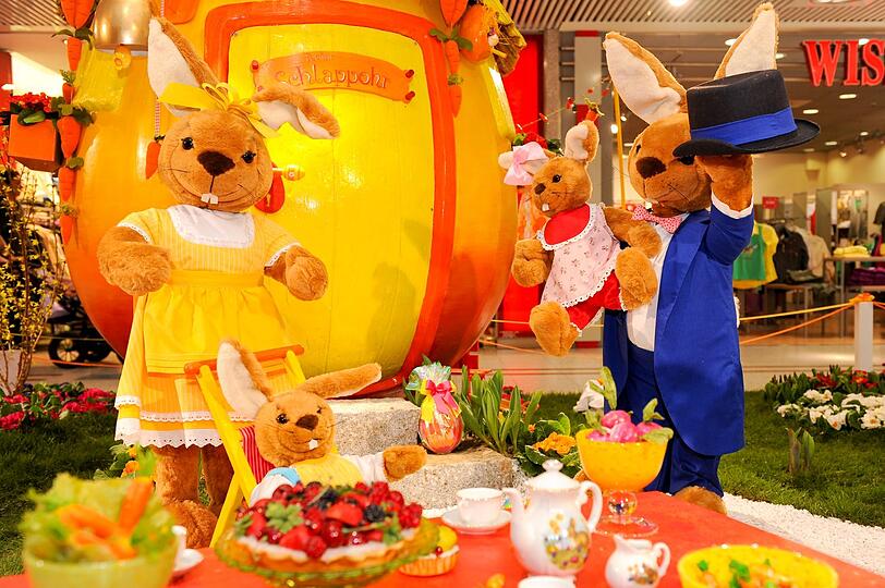Die Osterhasen haben ihre Häuser aufgebaut.