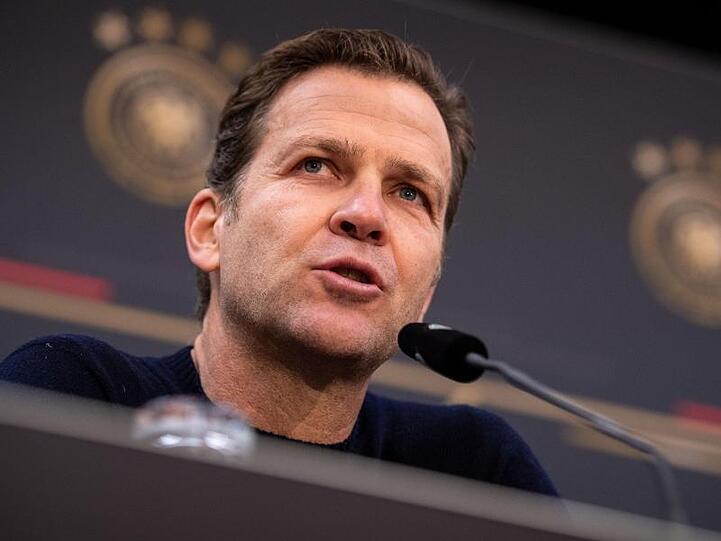 Oliver Bierhoff nimmt an einer Pressekonferenz teil. Foto: Marius Becker/dpa/Archivbild