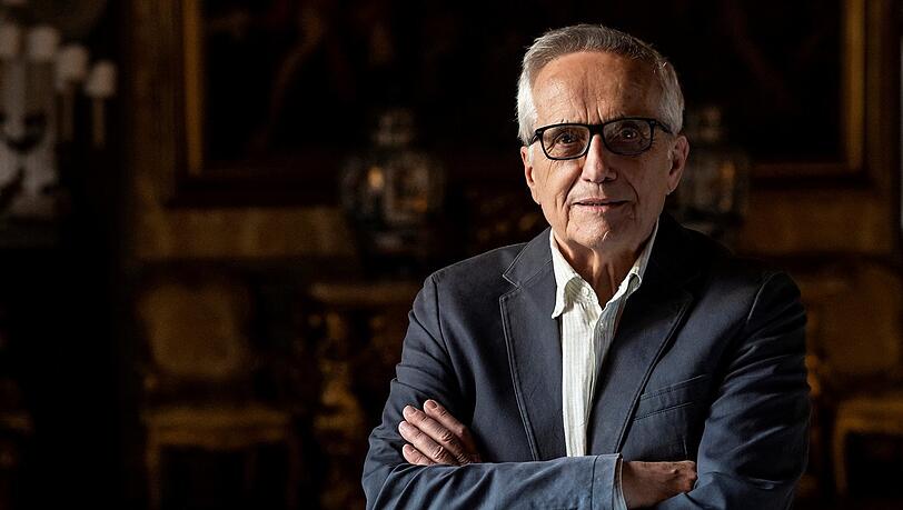 Marco Bellocchio wurde 1939 in Bobbio geboren. Nach einen Film- und Kunststudium in London drehte er eigenen Filme. 1986 wurde "Teufel im Leib" wegen der freizügigen Liebesszenen in Europa zu einem Skandal. Bellocchio war oft im Wettbewerb in Cannes und Venedig vertreten und hat viele Preise und Ehrenpreise erhalten. Marco Bellocchio wurde 1939 in Bobbio geboren. Nach einen Film- und Kunststudium in London drehte er eigenen Filme. 1986 wurde "Teufel im Leib" wegen der freizügigen Liebesszenen in Europa zu einem Skandal. Bellocchio war oft im Wettbewerb in Cannes und Venedig vertreten und hat viele Preise und Ehrenpreise erhalten.