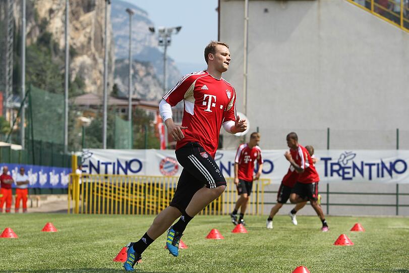 Neue Bilder vom Trainingslager der Bayern am Gardasee.