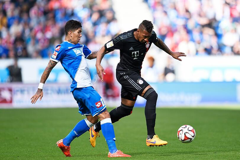 JÉROME BOATENG: NOTE 3.
Weil er das Training am Freitag abbrechen musste, setzte ihn Guardiola zunächst auf die Bank. Aus der Pause wurde nichts, weil Bernat zur Halbzeit raus musste. Boateng rückte rechts in die Dreierkette, stürmte aber auch mit wenn möglich.