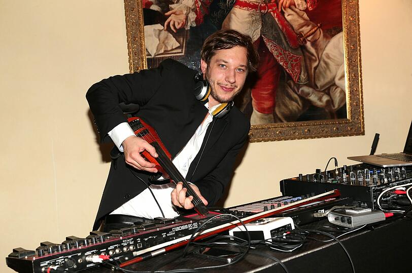 DJ Seth Schwarz