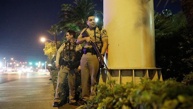 Drama in Las Vegas. Der als Steven Paddock identifizierte Schütze feuerte auf zahlreiche Konzertbesucher. Die Bilder.