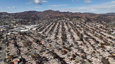 Im vorigen Januar hatten verheerende Br&auml;nde ganze Viertel von Los Angeles verw&uuml;stet. (Archivbild)