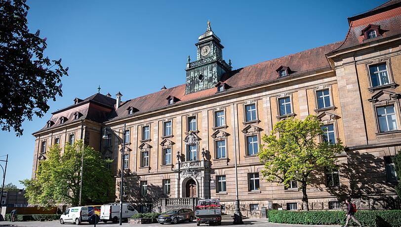 Die Eltern stehen wegen fahrl&auml;ssiger T&ouml;tung vor Gericht in Schweinfurt. (Archivbild)