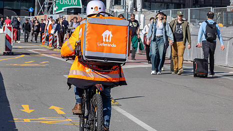 &Uuml;ber 800 Mal hat sich im Jahr 2025 ein Kunde oder eine Kundin aus M&uuml;nchen Essen liefern lassen. (Symbolbild)