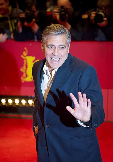 Während andere schon feiern konnten, ging es für US-Schauspieler George Clooney am 08.02.2014 während der 64. Internationalen Filmfestspiele zur Premiere von "The Monuments Men" in Berlin.