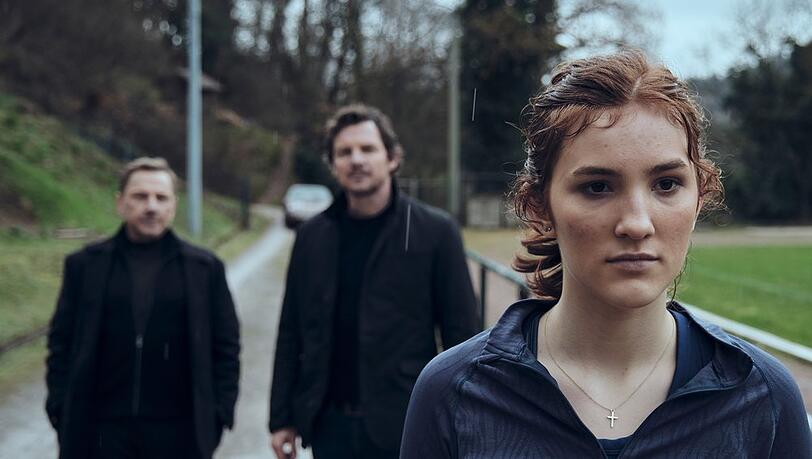 "Tatort: Lass sie gehen": Auch Emma Riedle (Irene Böhm) will nicht mit Thorsten Lannert (Richy Müller, l.) und Sebastian Bootz (Felix Klare) reden. "Tatort: Lass sie gehen": Auch Emma Riedle (Irene Böhm) will nicht mit Thorsten Lannert (Richy Müller, l.) und Sebastian Bootz (Felix Klare) reden.