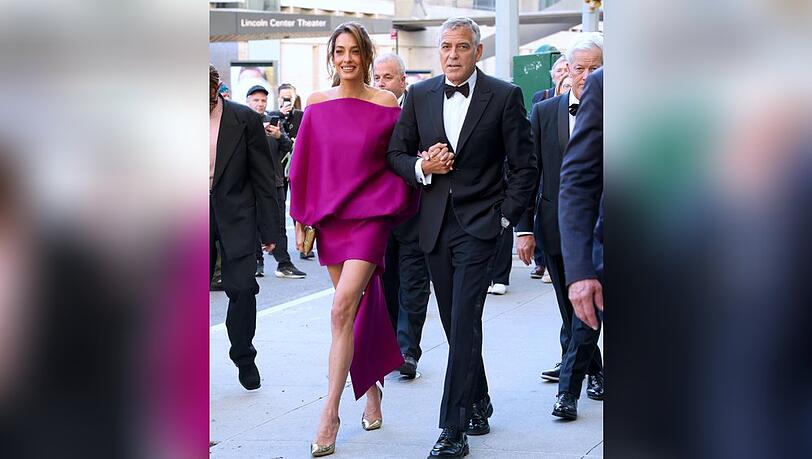 H&auml;ndchen haltend liefen Amal und George Clooney zur Chaplin Award Gala im Lincoln Center in New York City.