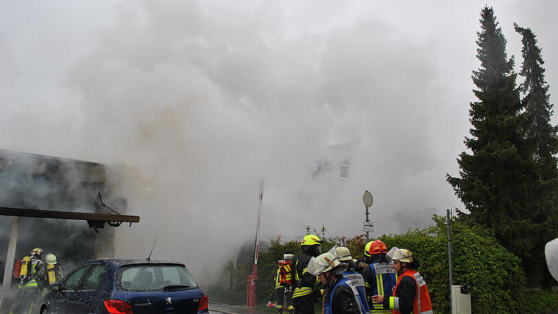 Gaststättenbrand in germering - die Bilder vom Feuerwehreinsatz.