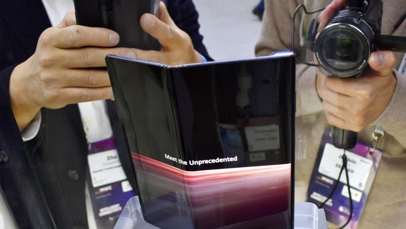 Das neue Huawei Mate X, ein Smartphone mit faltbarem Display, wird beim Mobile World Congress in Barcelona präsentiert. Das neue Huawei Mate X, ein Smartphone mit faltbarem Display, wird beim Mobile World Congress in Barcelona präsentiert.