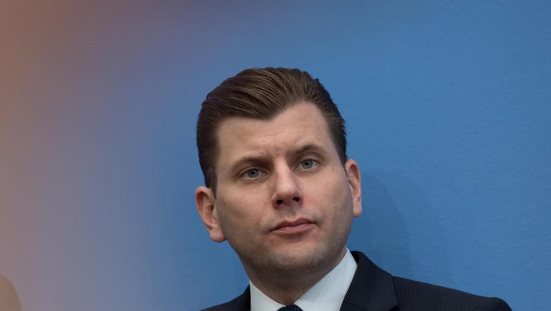 Der Vorstand der AfD-Bundestagsfraktion hat ihrem früheren Sprecher Christian Lüth fristlos gekündigt.