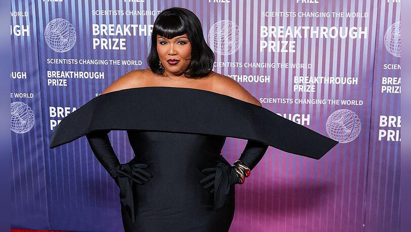 Lizzo bei einer Preisverleihung im April 2024 auf dem roten Teppich. Lizzo bei einer Preisverleihung im April 2024 auf dem roten Teppich.