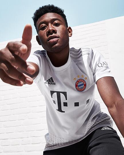 So sehen die neuen Auswärtstrikots des FC Bayern aus - klicken Sie sich durch!