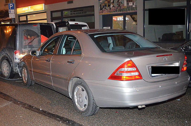 Wegen Herzinfarkt: Ein 74-jähriger Rentner verlor die Kontrolle über sein Auto und verstarb später im Krankenhaus.