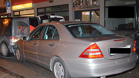 Wegen Herzinfarkt: Ein 74-jähriger Rentner verlor die Kontrolle über sein Auto und verstarb später im Krankenhaus.