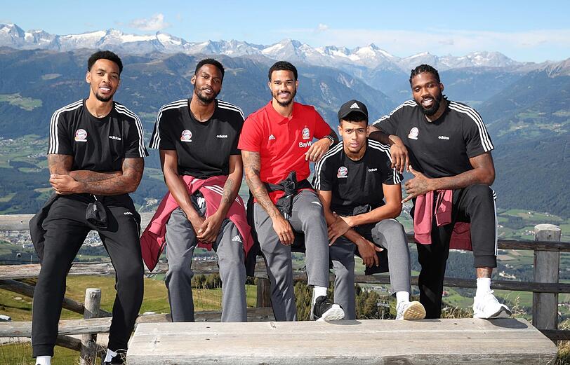 Bayerns Neuzugänge (v.l.): Die US-Amerikaner Malcolm Thomas, JaJuan Johnson, Nick Weiler-Babb, Wade Baldwin und Jalen Reynolds.