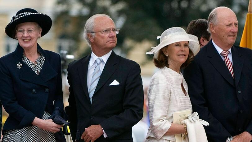 Enge Verbundenheit: Das schwedische Königspaar Carl Gustaf und Silvia (Mitte) mit Königin Margrethe von Dänemark und König Harald von Norwegen.