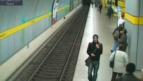 Mit diesem Bild aus einer Überwachungskamera fahndet die Polizei nach dem Mann, der die Zehnjährige massiv belästigte. Das Mädchen hat ihn auf dem Foto wiedererkannt. Mit diesem Bild aus einer Überwachungskamera fahndet die Polizei nach dem Mann, der die Zehnjährige massiv belästigte. Das Mädchen hat ihn auf dem Foto wiedererkannt.