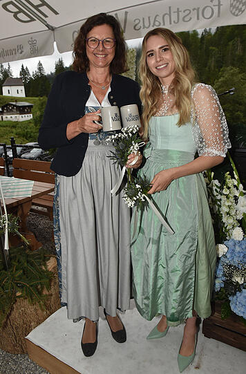 Ilse Aigner und Anika Neuer