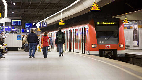Am Marienplatz ist ein Betrunkener ins Gleisbett der S-Bahn gestürzt. (Symbolbild)