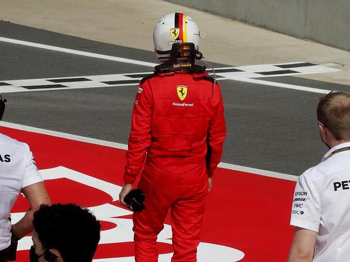 Ging auch beim zweiten Silverstone-Rennen leer aus: Ferrari-Pilot Sebastian Vettel (M).