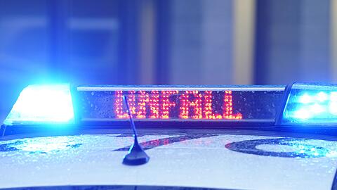 Die Bundesstra&szlig;e blieb in der Nacht rund vier Stunden lang gesperrt. (Symbolbild)