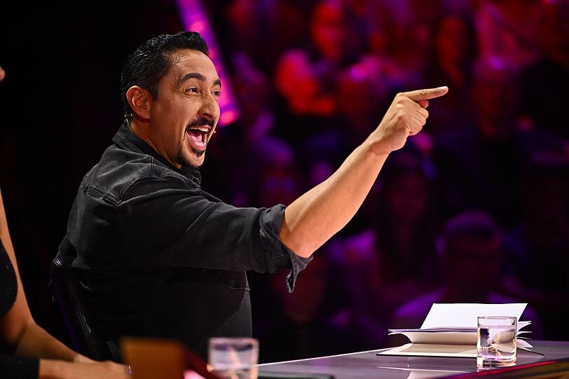 Hab dich! Rategast Eko Fresh (Bild) hatte im Halbfinale von "The Masked Singer" einen sensationellen Promi-Verdacht. Er vermutete unter einer der Masken Politiker Jens Spahn. Hab dich! Rategast Eko Fresh (Bild) hatte im Halbfinale von "The Masked Singer" einen sensationellen Promi-Verdacht. Er vermutete unter einer der Masken Politiker Jens Spahn.