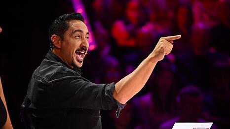 Hab dich! Rategast Eko Fresh (Bild) hatte im Halbfinale von "The Masked Singer" einen sensationellen Promi-Verdacht. Er vermutete unter einer der Masken Politiker Jens Spahn.