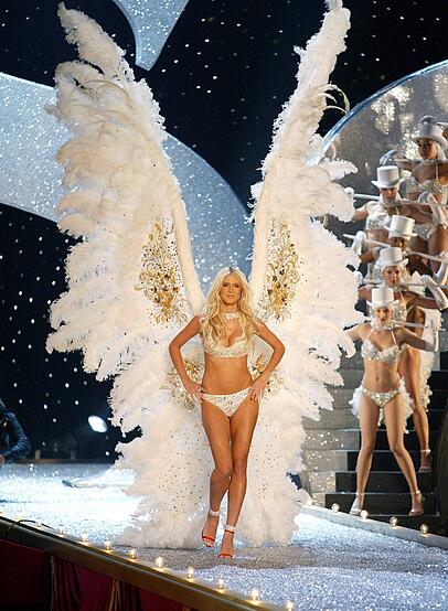 2003 lief Heidi Klum als Engel für "Victoria's Secret" über den Laufsteg. 2003 lief Heidi Klum als Engel für "Victoria's Secret" über den Laufsteg.