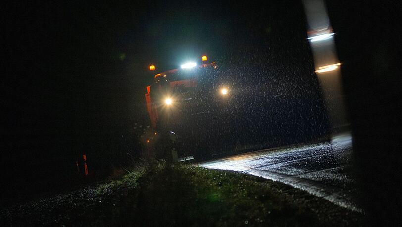 Vom Sonntagabend bis Montagvormittag ist in weiten Teilen Bayerns mit Glatteis zu rechnen. (Symbolfoto)