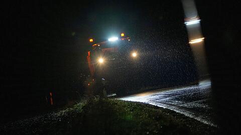 Vom Sonntagabend bis Montagvormittag ist in weiten Teilen Bayerns mit Glatteis zu rechnen. (Symbolfoto)