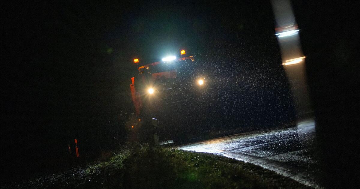 Glatteis-und-Schnee-sorgen-f-r-rutschige-Stra-en-in-Bayern