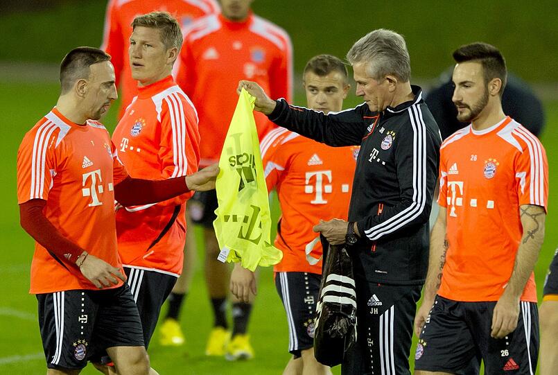 Trainer Jupp Heynckes gibt die Kommandos.