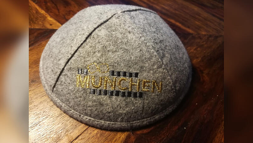 So schaut Terry Swartzbergs München-Kippa aus. So schaut Terry Swartzbergs München-Kippa aus.