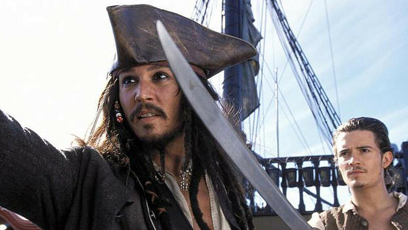 "Fluch der Karibik": Will (Orlando Bloom, r.) und Jack Sparrow (Johnny Depp, l.) nehmen die Verfolgung der "Black Pearl" auf "Fluch der Karibik": Will (Orlando Bloom, r.) und Jack Sparrow (Johnny Depp, l.) nehmen die Verfolgung der "Black Pearl" auf
